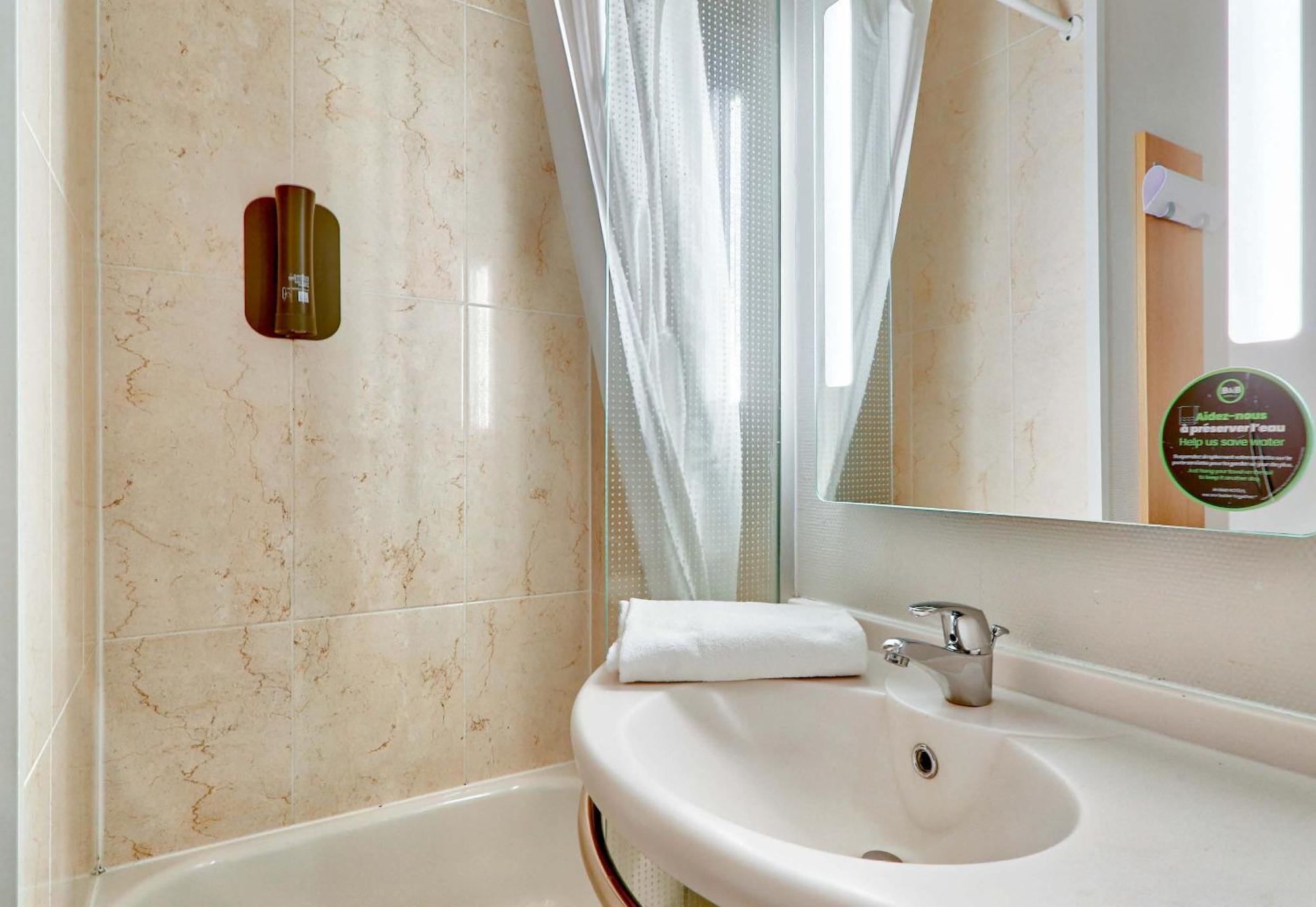 B&B Hotel Clermont-Ferrand Le Brezet Aeroport Kültér fotó